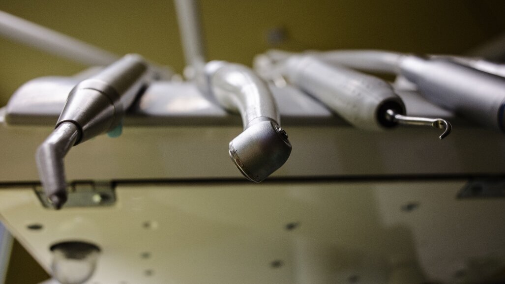 Fears of contaminated equipment use - HIV tests offered to dental patients.