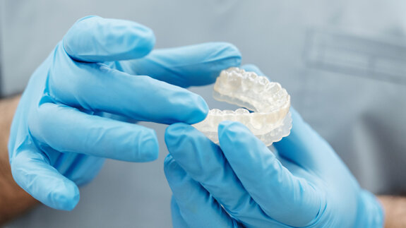 Aligners show similar occlusal improvement to fixed appliances—review