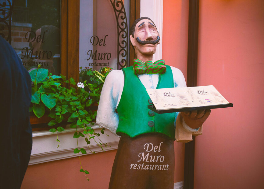 The welcome get-together on the first night of the meeting was hosted at the Del Muro restaurant in Sozopol. (Photograph: Tom Carvalho, DTI)
