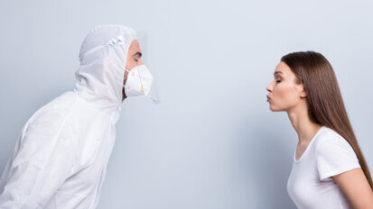 Übertragung des Coronavirus oder von Zika-Erregern beim Küssen?