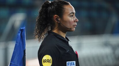Franca Overtoom – assistent-scheidsrechter