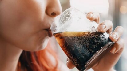Nová studie ze Spojených arabských emirátů odhalila opotřebení zubů téměř u všech dospívajících