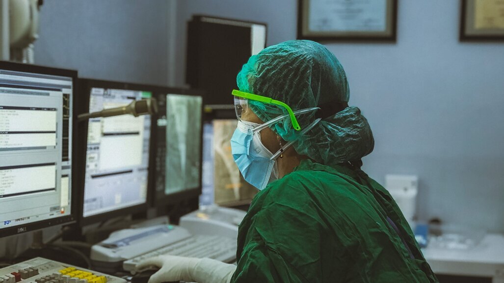 Europeus têm dúvidas sobre cirurgia assistida por robô