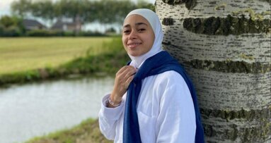 Gevluchte tandarts Sona Hassoun vindt werk als assistente