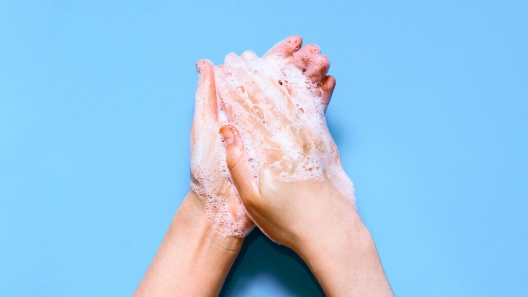 How a mouthwash can help prevent viral infection