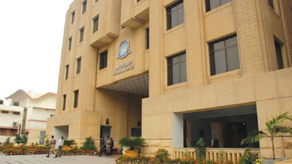 Prof Noshad appointed DUHS VC