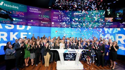 Stanley Bergman se jubila como CEO de Henry Schein