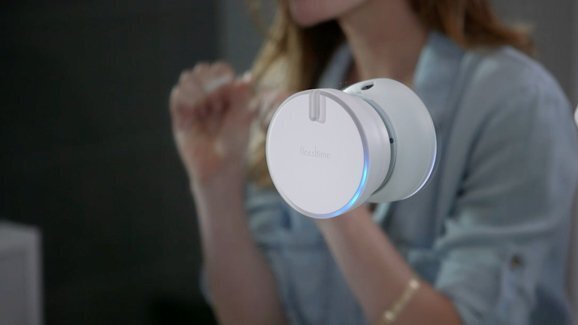 Empresa introduz a primeiro dispensador inteligente de fio dental