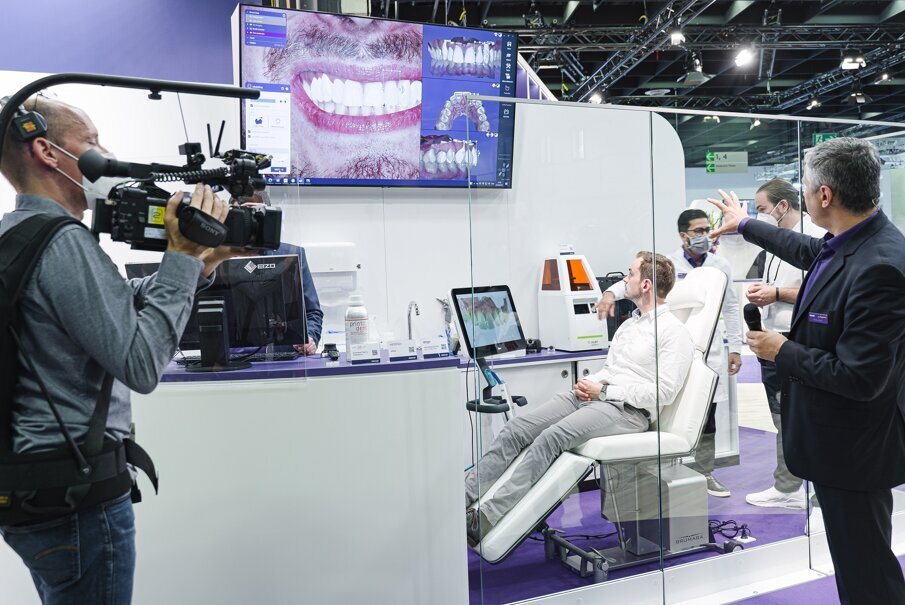 Anyone unable to visit the Cologne trade show in person could tune in online to exocad’s IDS livestream.
