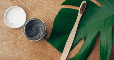 Novo estudo relata problemas de não conformidade com produtos de clareamento dentário
