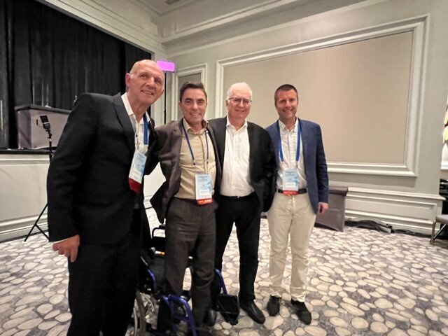 De gauche à droite, les Drs Renaud Petitbois, Yvan Poitras, Philippe Russe et Michael Gabai. (Photo : Dr Pascal Klopp)