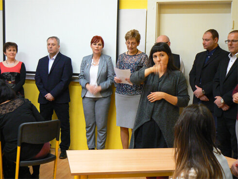 Slavnostního zahájení akce se zúčastnila ředitelka školy, PhDr. Miroslava Zoubková, hlavní pořadatelka a odborná učitelka Miroslava Hnízdilová, zástupci Ústeckého kraje, porotci a hosté