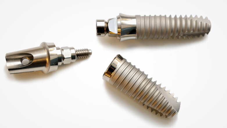 Review study compares machined and sandblasted dental implant surfaces