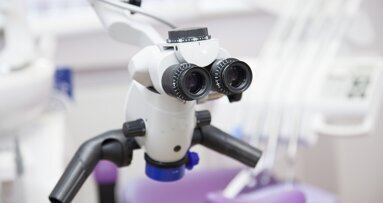 Endodontics fine motor skills with the use of conventional and 3D microscopy—a comparative study