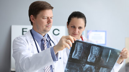 Täuschend echte KI-Röntgenbilder fordern die Radiologie heraus