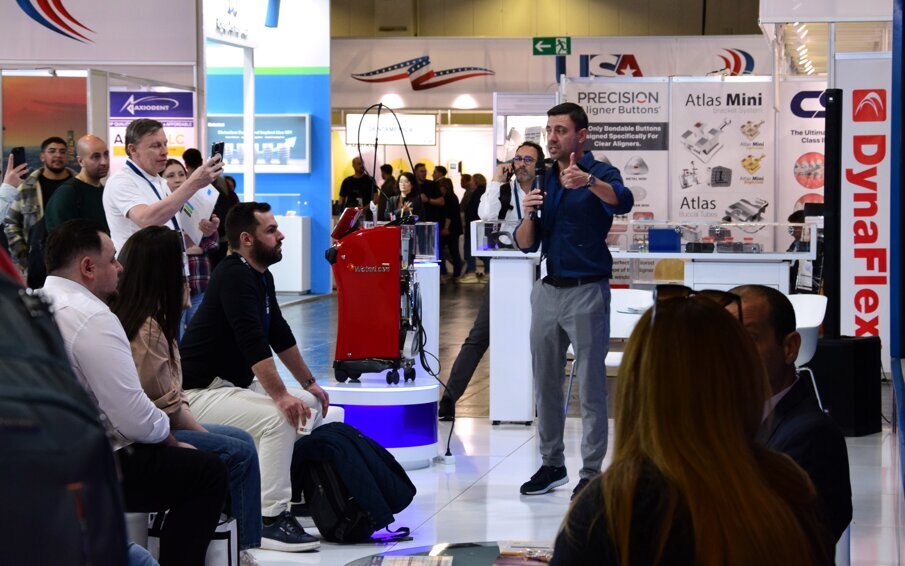 Many experts gave presentations at the show.
