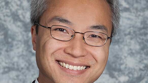 Clinician monitors oral lesions in 3-D