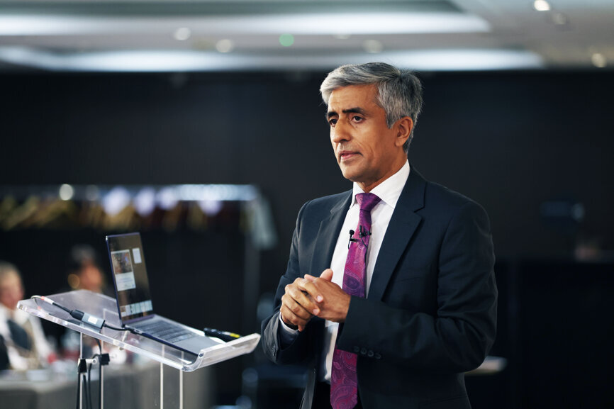 Dr Asif Chatoo, founder of the London Lingual Orthodontic Clinic and a pioneer in lingual braces, presented on the use of robotically bent wires in lingual orthodontics.