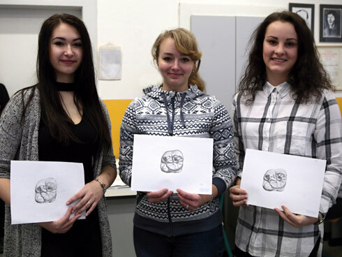Vítězky v kresbě – zleva: 3. místo: Kristýna Králová – Nymburk; 1. místo: Olga Ryglová – Nymburk; 2. místo: Aneta Reinišová – České Budějovice