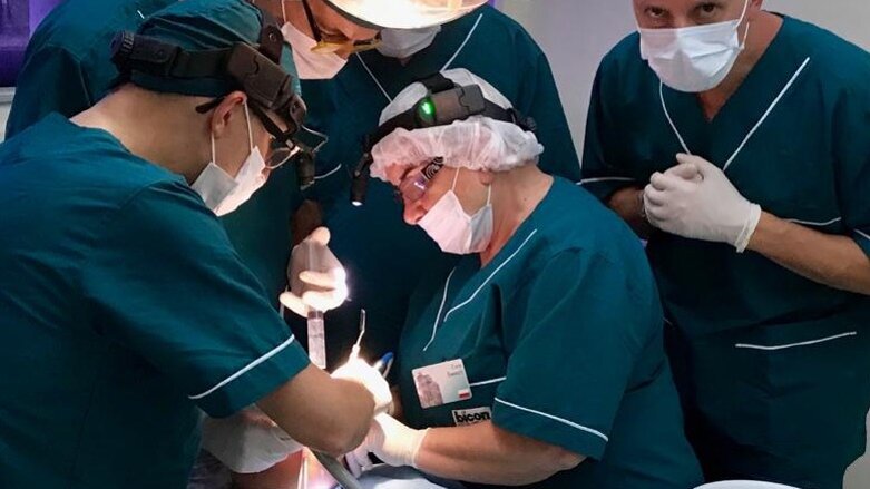 Praktyczne kursy implantologiczne z chirurgią na żywo