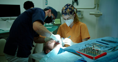 Patient receives dental implant under self-hypnosis: “It was easy to turn off the pain”