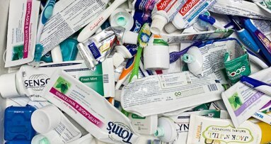 Tristo milijonov tub zobne paste konča na smetišču