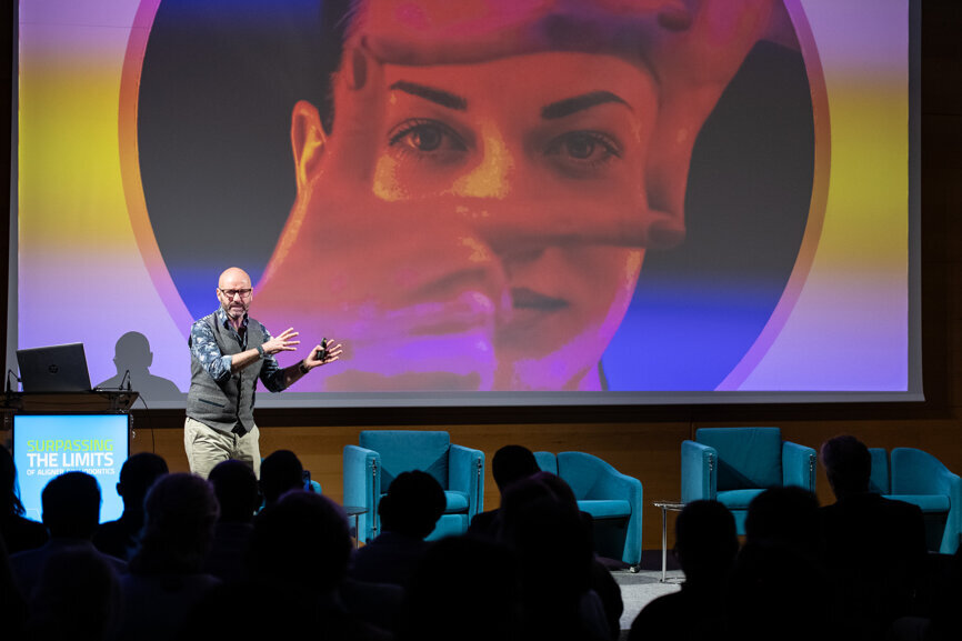 La conférence de Jerko Bozikovic portait sur la gestion du stress et du temps afin de parvenir à l'efficacité et à l'équilibre, tant sur le plan personnel que professionnel. (Image : EAS)