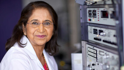 Mulheres na Odontologia: Conheça a premiada química e inventora Dra. Sumita Mitra