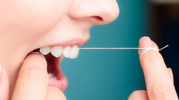 Quels sont les avantages du fil dentaire?