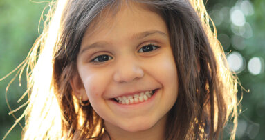 JOMS study: Early removal of extra front tooth may reduce complications in children