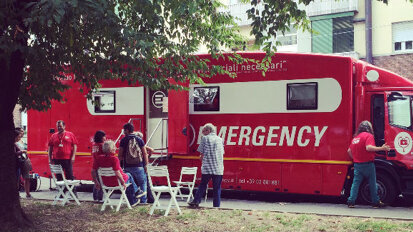Dental Trey sostiene il Politruck di Emergency a Milano