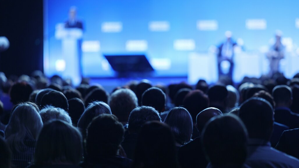 Regedent marks a decade of hyaDENT BG in periodontitis and peri-implantitis treatment at EuroPerio11