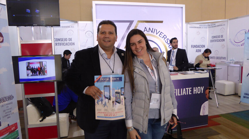El Dr. Luis Aneyba, especialista en apnea del sueño de Monterrey, con una colega de Mérida.