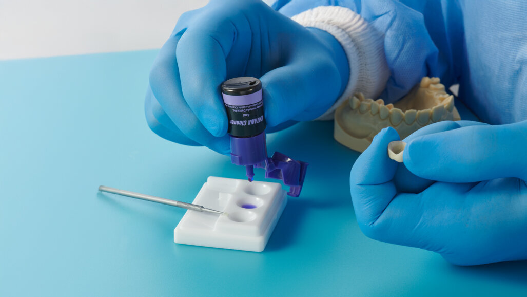 Optimising intra‑ and extra‑oral substrates for maximal adhesive potential



&nbsp;

