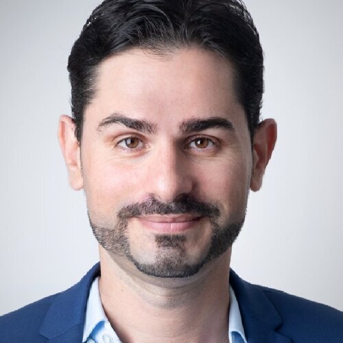 Dr Ariel Savion