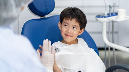 Sử dụng Bảng câu hỏi về Điểm mạnh và Khó khăn để dự đoán hành vi của trẻ trong lần khám răng đầu tiên