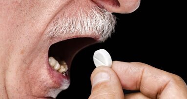 Boca seca em adultos mais velhos pode ser induzida por medicamentos