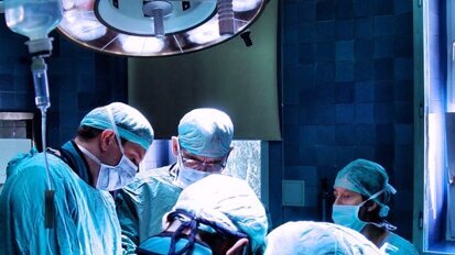 Udana operacja wszczepienia implantów stawów skroniowo-żuchwowych