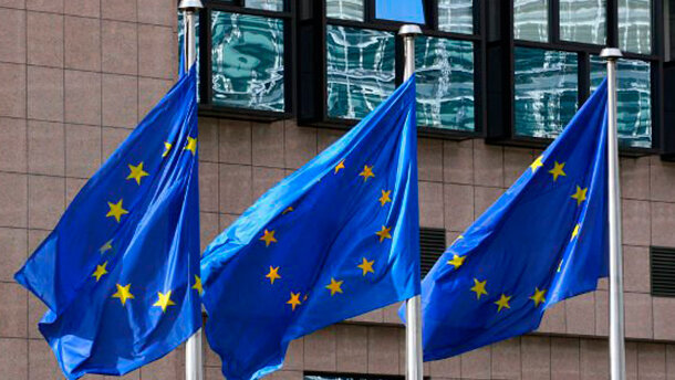 L’Unione Europea in procinto di classificare come “ad alto rischio” la maggior parte dei materiali odontoiatrici