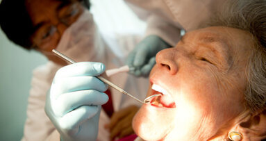 Patient sues dentist after swallowing dental instrument