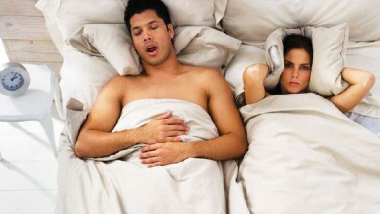 Comment les dentistes, qui traitent le ronflement et l'apnée du sommeil, peuvent sauver des mariages… et des vies !