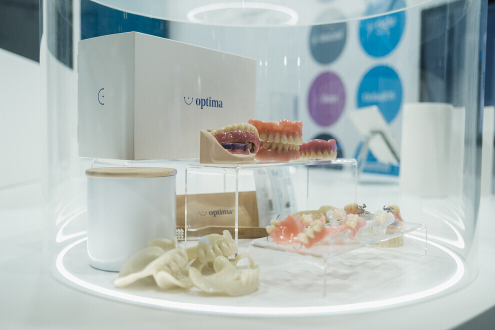 Corus is a laboratory group specialising in the manufacture of advanced dental prostheses and orthodontics products.