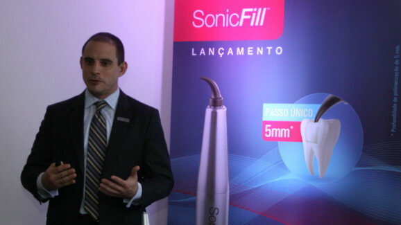 Gerente de produto da Kerr internacional lança SonicFill em São Paulo