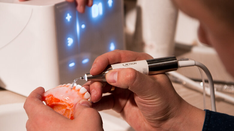 France-based company ACTEON is presenting its new surgical device, Piezotome Cube STAR, at IDS 2019. (Photograph: Luke Gribble, DTI)