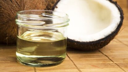 Oil pulling com óleo de coco reduz gengivite