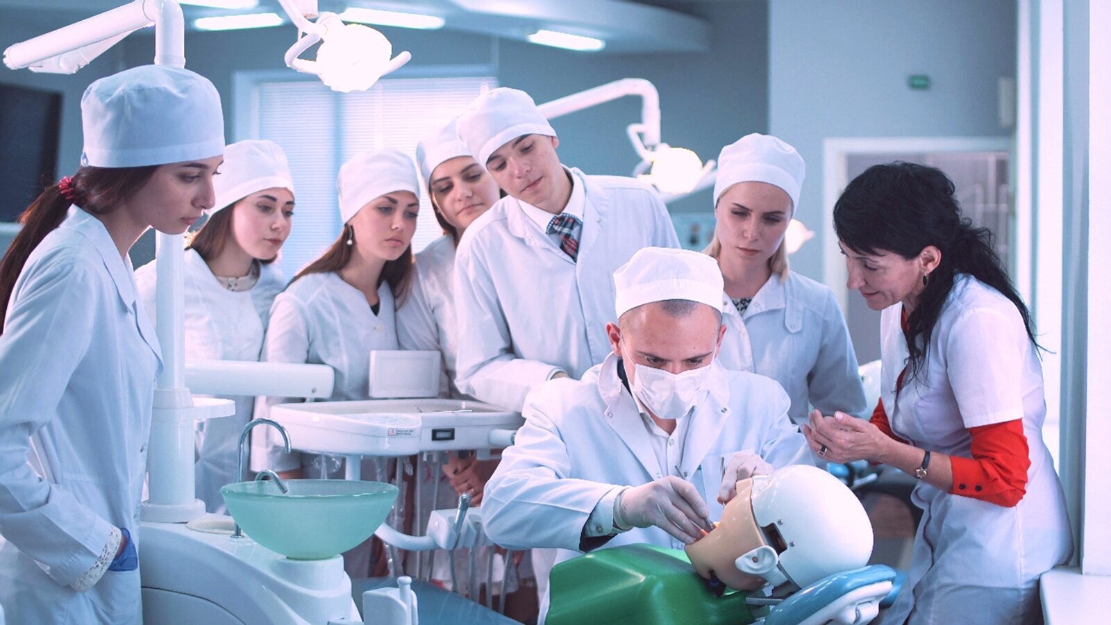 Los retos de la formación en Odontología - Editorial