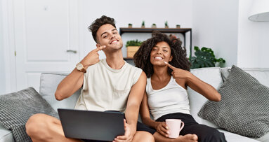 Perfekte Zähne online – und plötzlich zweifelt man am eigenen Lächeln