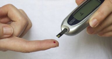 Verband ongediagnosticeerde glucosestoornissen en parodontitis