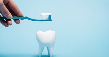 Valutazione in vitro di una nuova formulazione di dentifricio per la prevenzione e la rimozione delle macchie causate dall'uso di antisettici