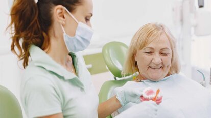Welche Faktoren verantworten gute Mundgesundheit im Alter?